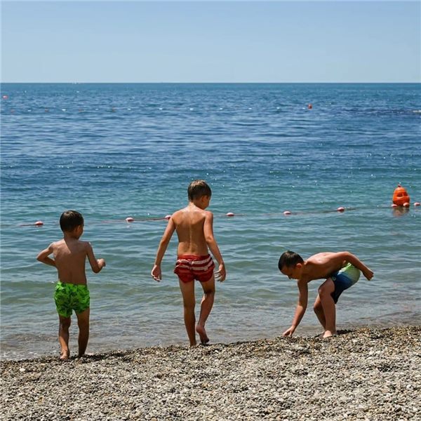 Собственный галечный пляж здравницы «Кабардинка» — фото 2 — фото 5